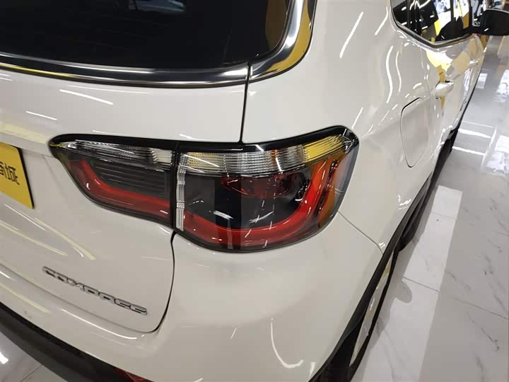 Фото 8 - Jeep Compass