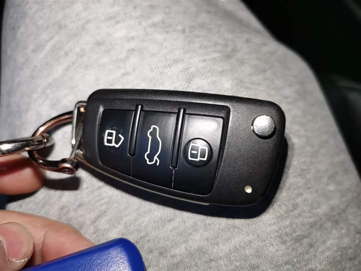 Фото 9 - Audi Q2L