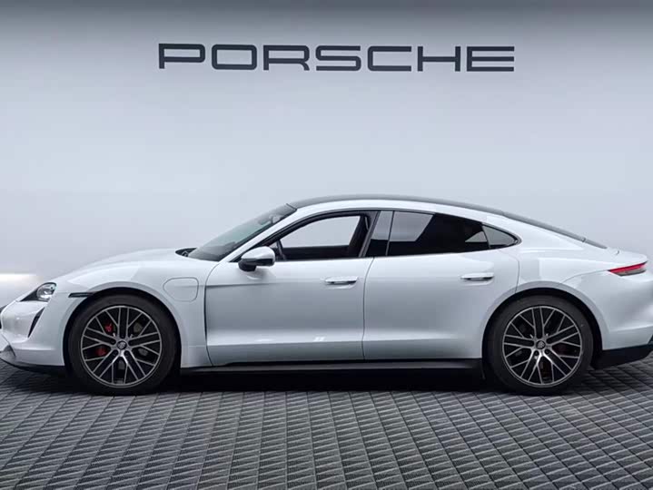 Фото 4 - Porsche Taycan