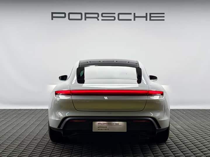 Фото 5 - Porsche Taycan