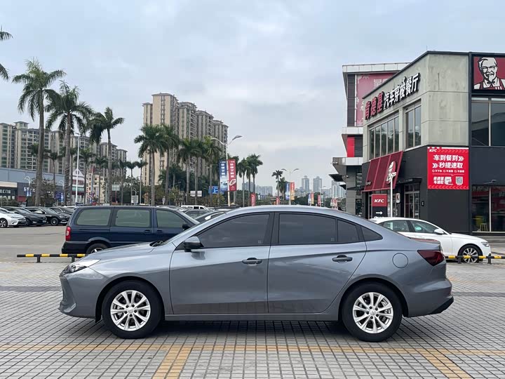 Фото 4 - Roewe i5