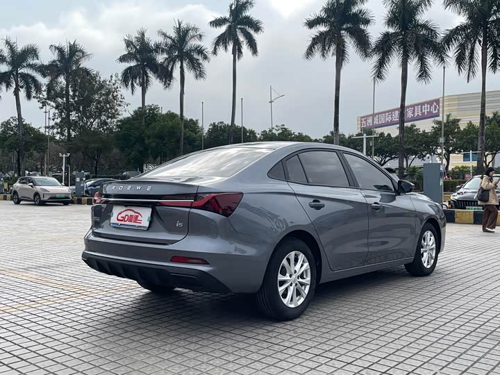 Фото 8 - Roewe i5