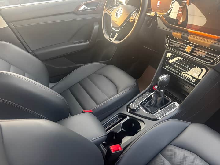 Фото 5 - Volkswagen Tharu