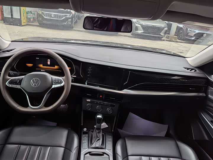 Фото 7 - Volkswagen Passat