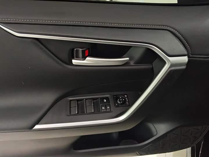 Фото 7 - Toyota Wildlander