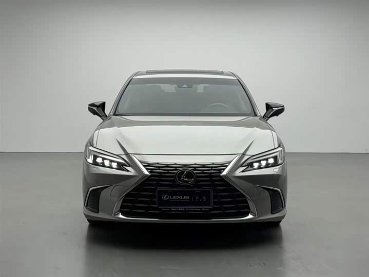 Фото 2 - Lexus ES