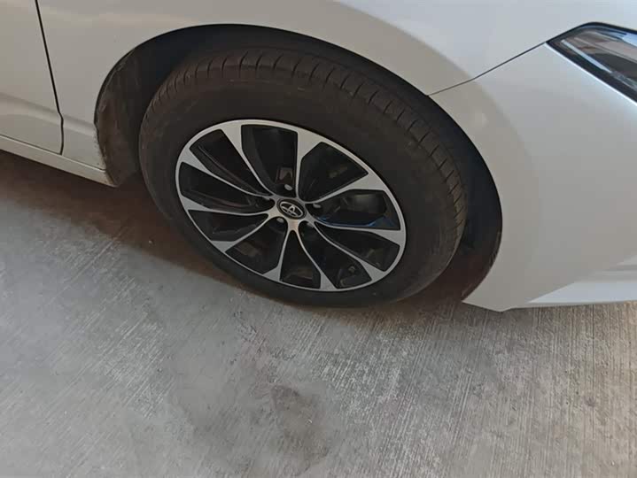 Фото 6 - Toyota Avalon