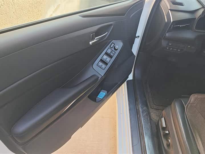 Фото 7 - Toyota Avalon