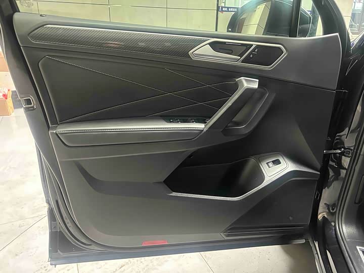 Фото 4 - Volkswagen Tiguan L Pro