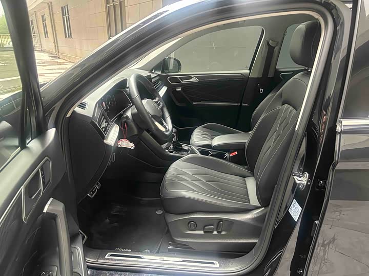 Фото 5 - Volkswagen Tiguan L Pro