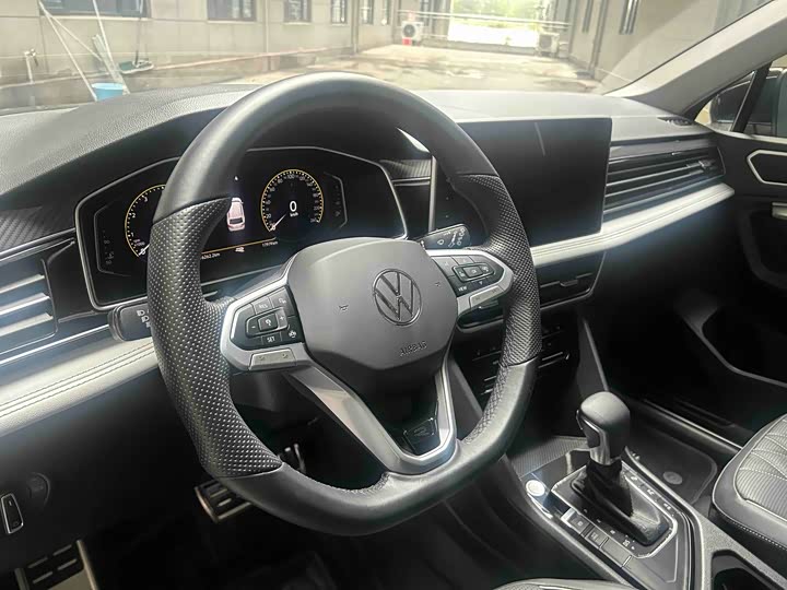 Фото 8 - Volkswagen Tiguan L Pro