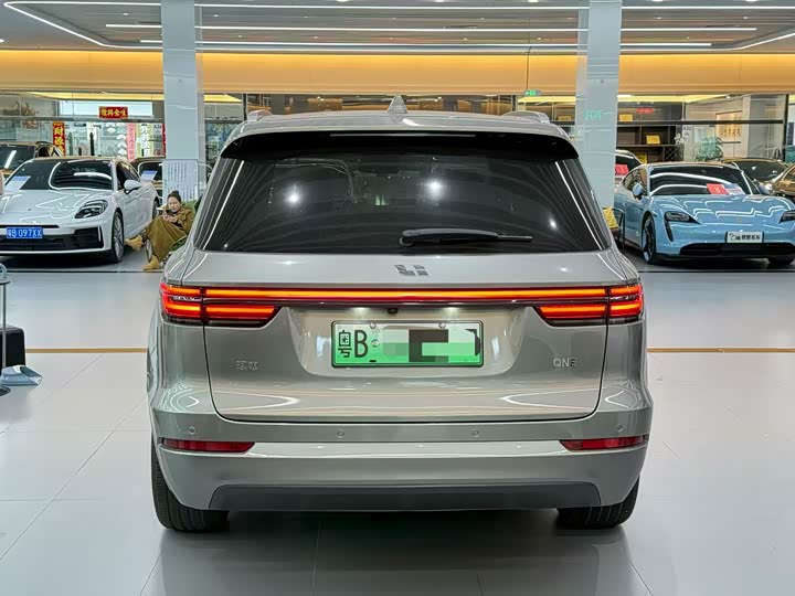 Фото 9 - LiXiang One