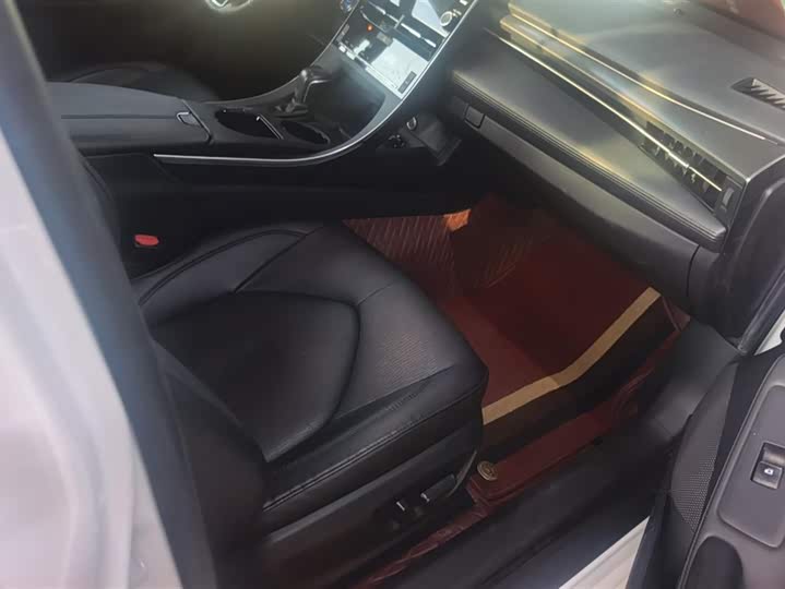 Фото 8 - Toyota Avalon