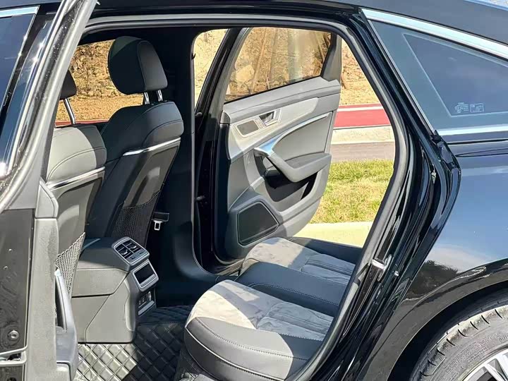 Фото 5 - Audi A6L