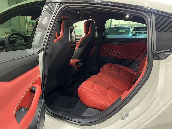 Фото 7 - Xiaomi SU7