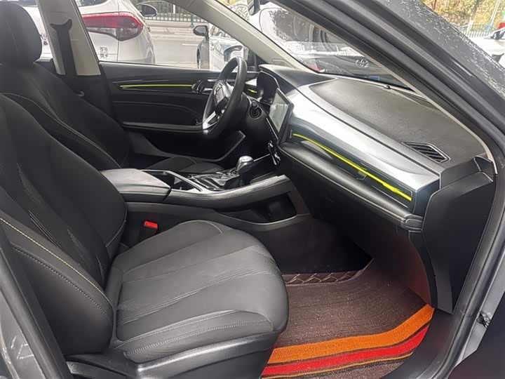 Фото 2 - Roewe i5