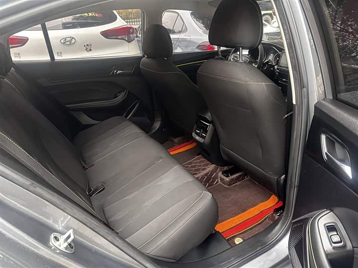 Фото 4 - Roewe i5