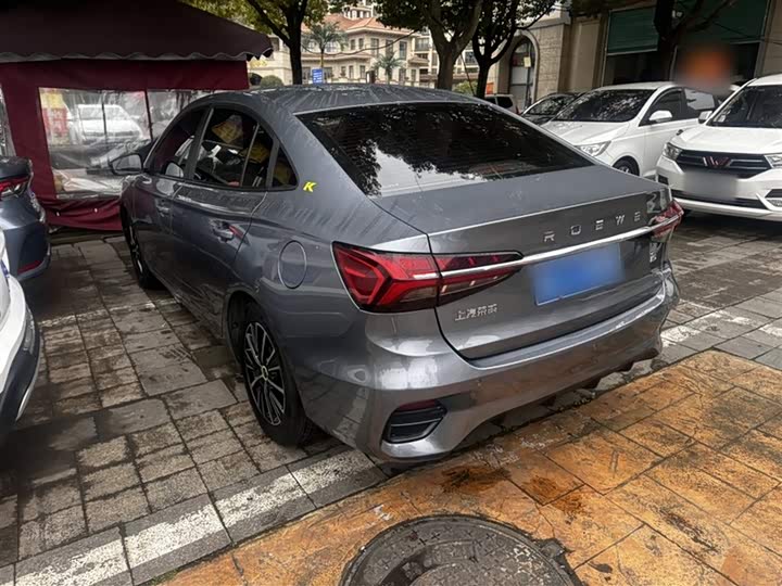 Фото 9 - Roewe i5