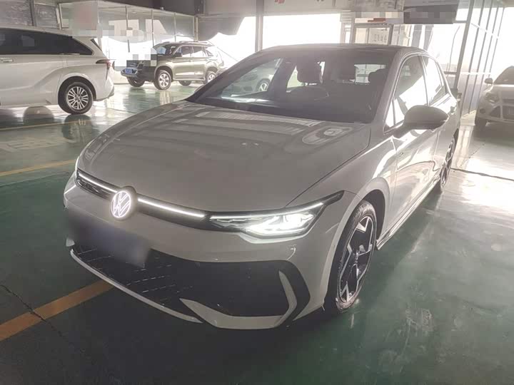 Фото 1 - Volkswagen Golf