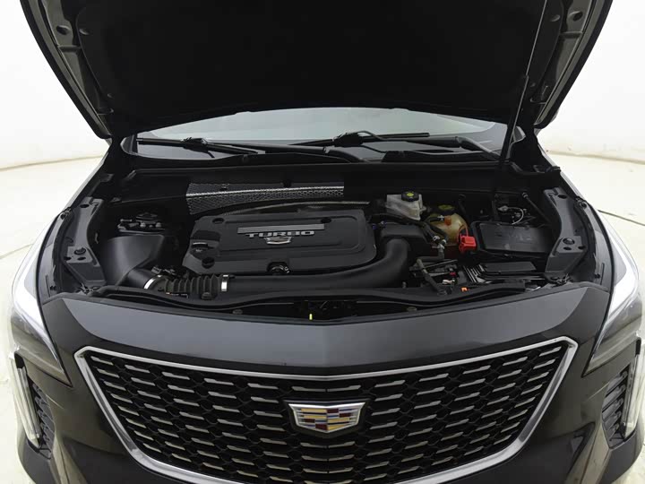 Фото 8 - Cadillac XT4