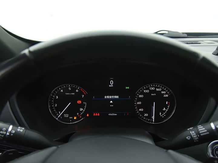 Фото 9 - Cadillac XT4