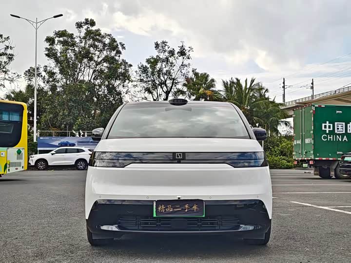 Фото 2 - Zeekr Mix