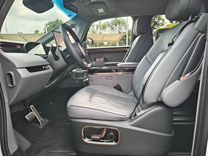 Фото 4 - Zeekr Mix