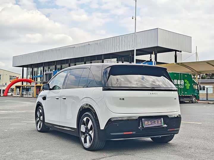 Фото 7 - Zeekr Mix