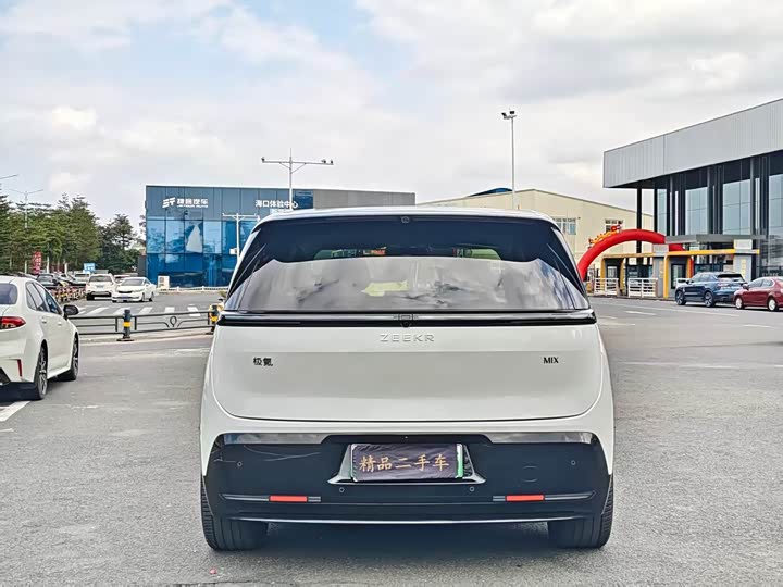 Фото 8 - Zeekr Mix