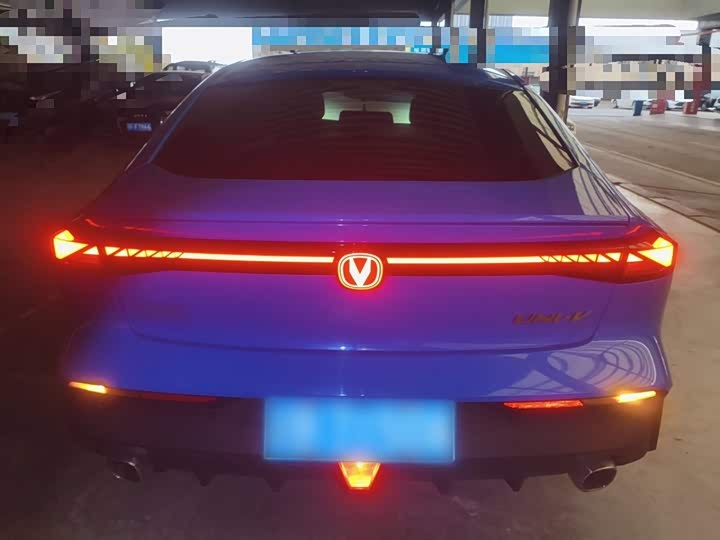 Фото 6 - Changan UNI-V