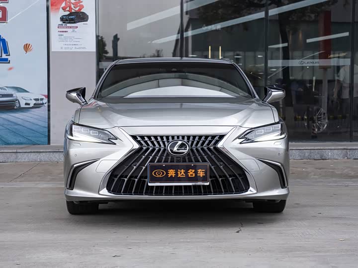 Фото 2 - Lexus ES