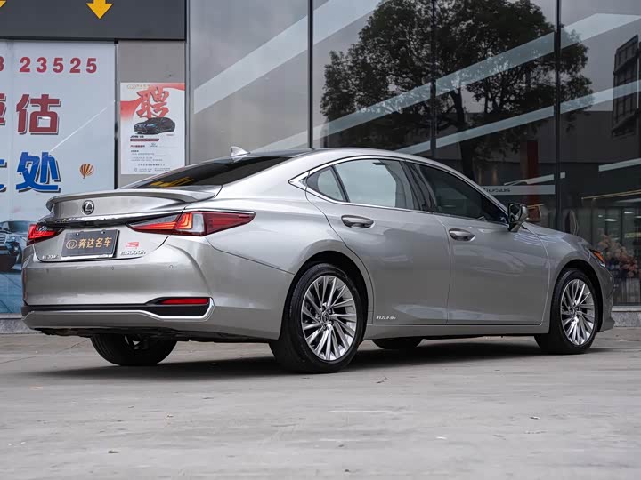 Фото 3 - Lexus ES