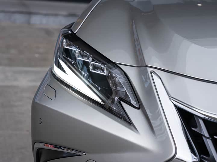 Фото 6 - Lexus ES