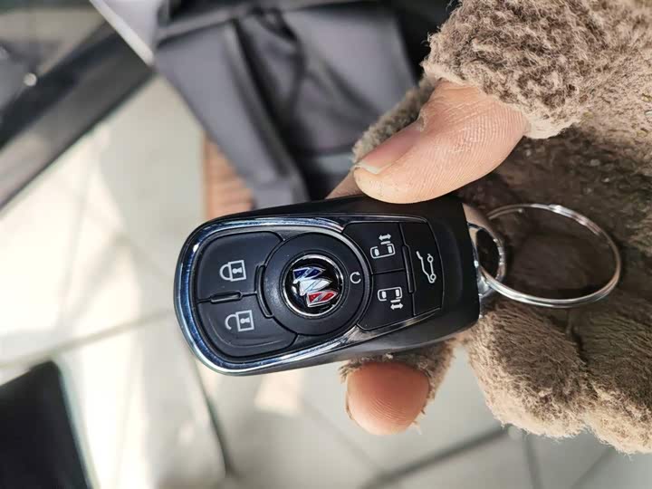 Фото 9 - Buick GL8 ES