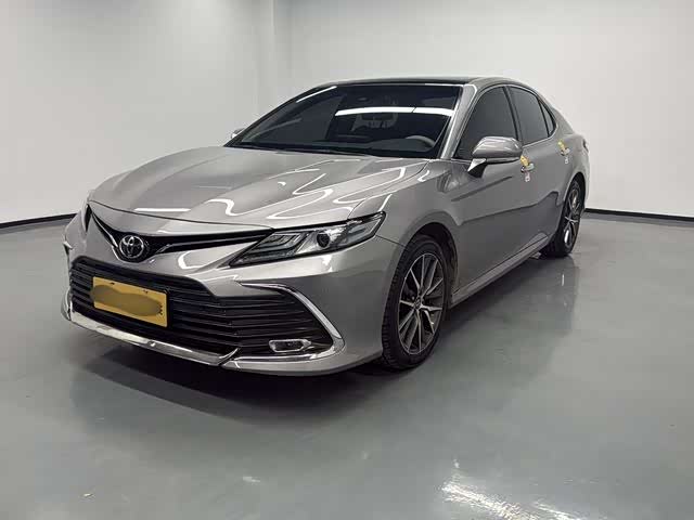 Фото 1 - Toyota Camry