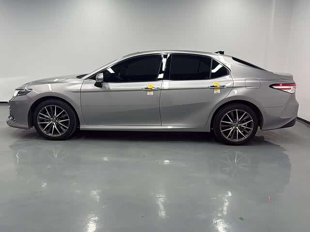 Фото 4 - Toyota Camry