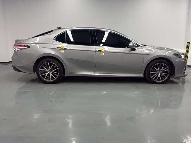 Фото 5 - Toyota Camry