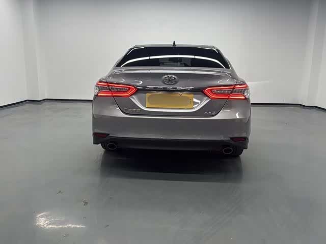 Фото 7 - Toyota Camry