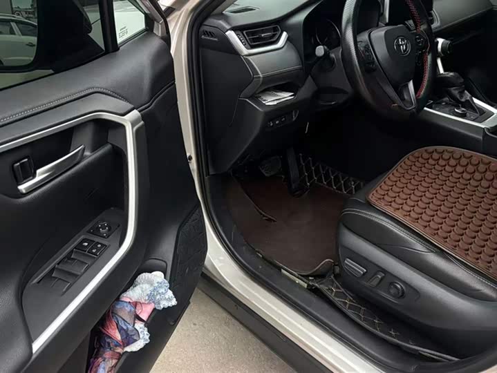 Фото 9 - Toyota Wildlander