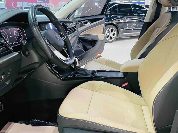 Фото 7 - Volkswagen Passat