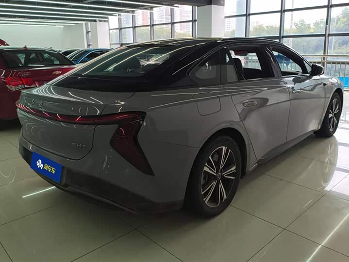 Фото 3 - Hongqi EH7