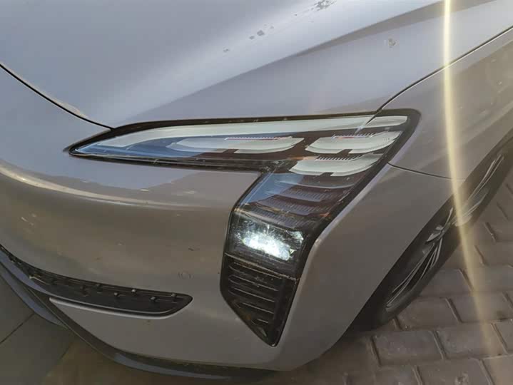 Фото 5 - Hongqi EH7