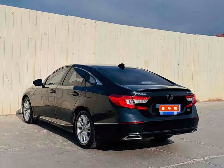 Фото 6 - Honda Accord