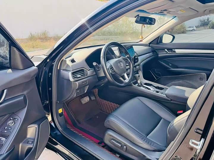 Фото 7 - Honda Accord