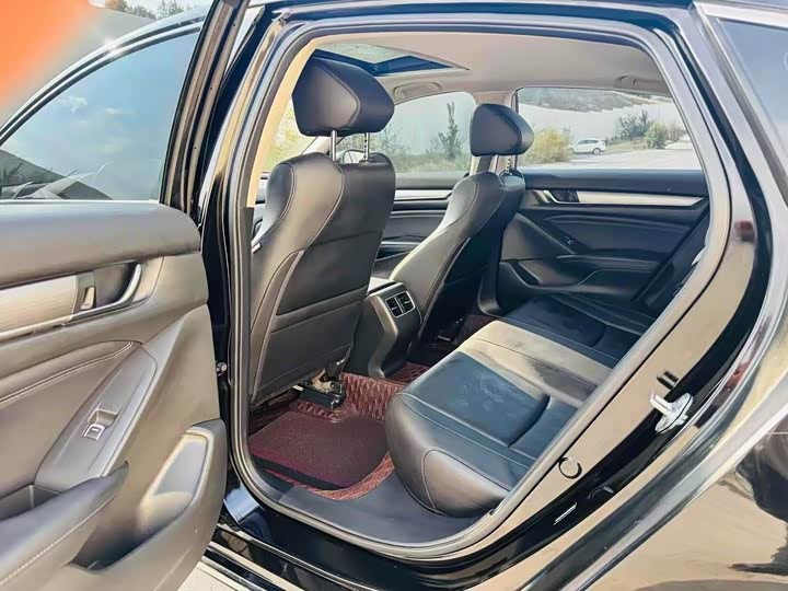 Фото 9 - Honda Accord