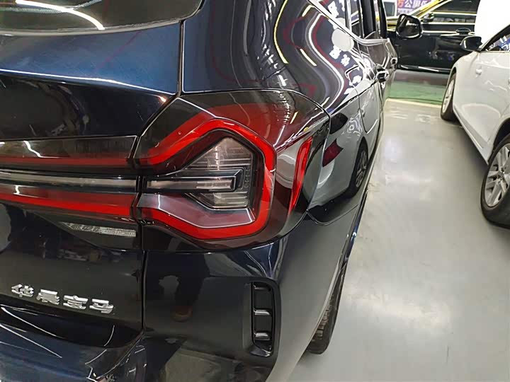 Фото 8 - BMW iX3