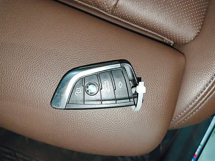 Фото 9 - BMW iX3