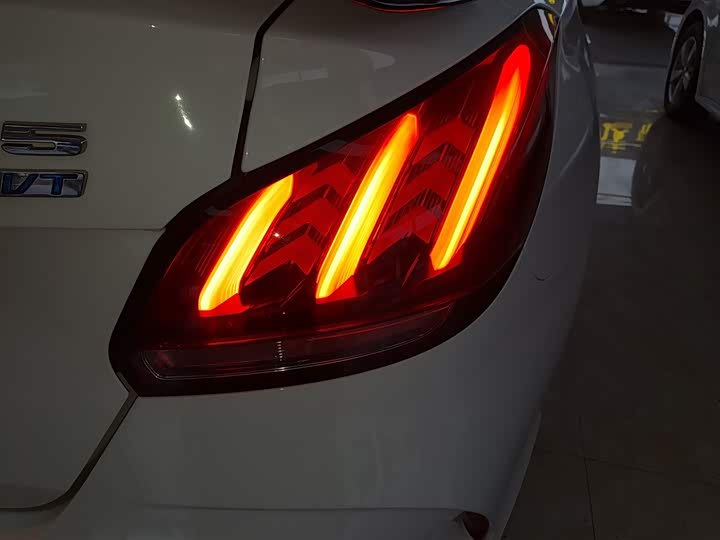 Фото 8 - MG Motor 5