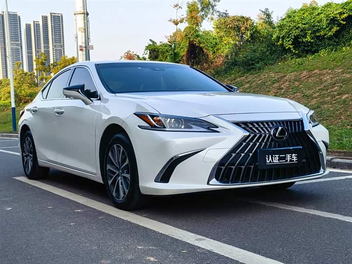 Фото 3 - Lexus ES