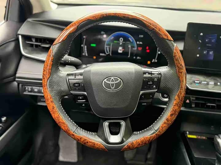 Фото 6 - Toyota Camry